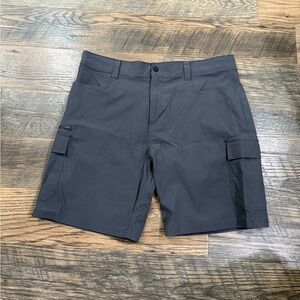 Orvis Dark Gray Tech Cargo Shorts. Mens size 38